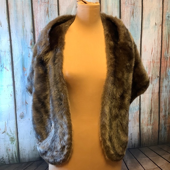 Vintage Regina Glenara by Glenoit Faux Fur Wrap with Satin Lining & Pockets OS - Picture 1 of 7